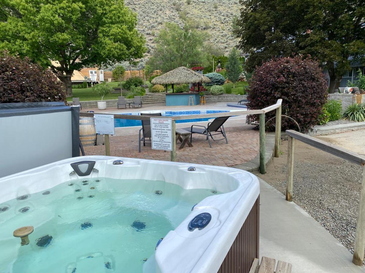 Similkameen Wild Resort & Winery Retreat อซูยูส ภายนอก รูปภาพ