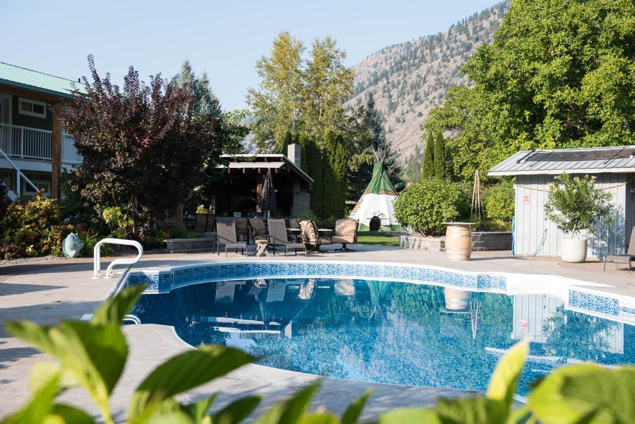 Similkameen Wild Resort & Winery Retreat อซูยูส ภายนอก รูปภาพ