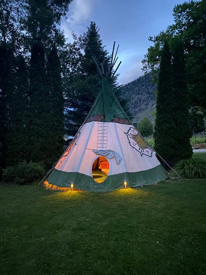 Similkameen Wild Resort & Winery Retreat อซูยูส ภายนอก รูปภาพ