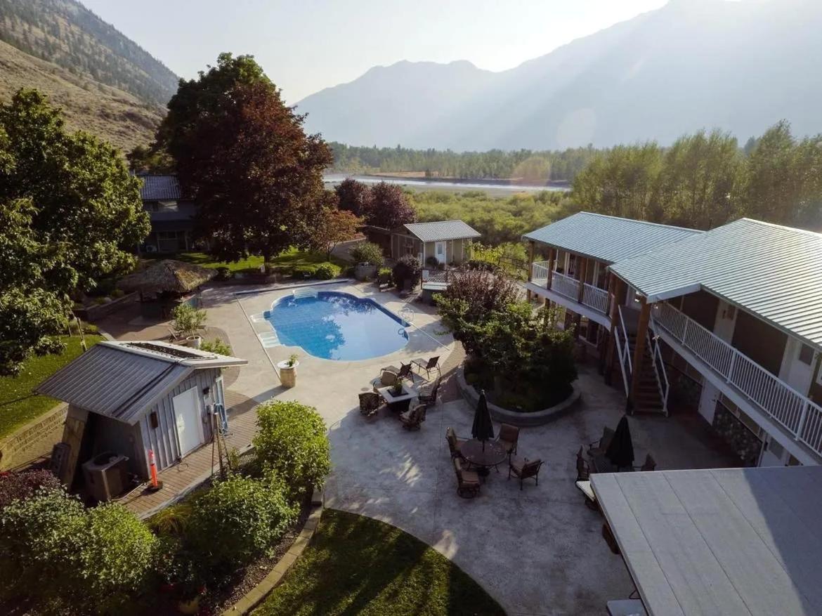 Similkameen Wild Resort & Winery Retreat อซูยูส ภายนอก รูปภาพ