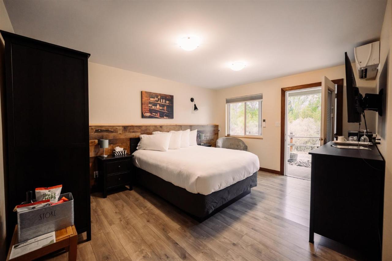 Similkameen Wild Resort & Winery Retreat อซูยูส ภายนอก รูปภาพ