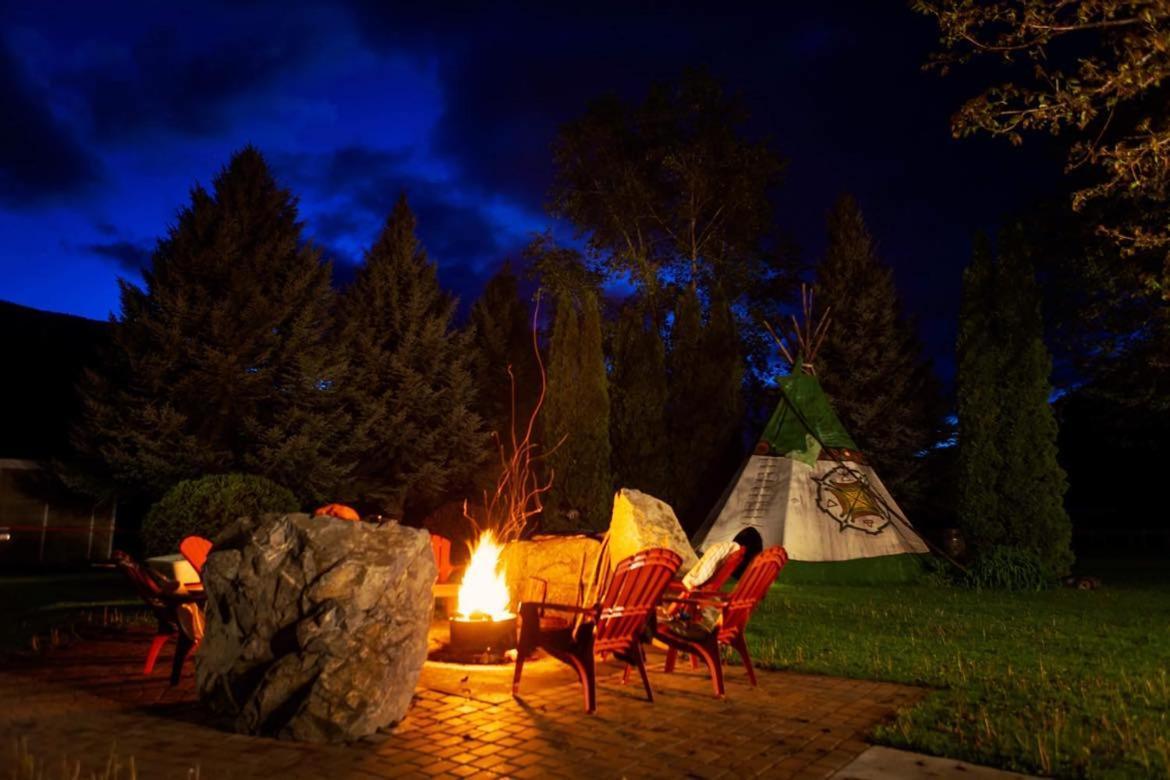 Similkameen Wild Resort & Winery Retreat อซูยูส ภายนอก รูปภาพ