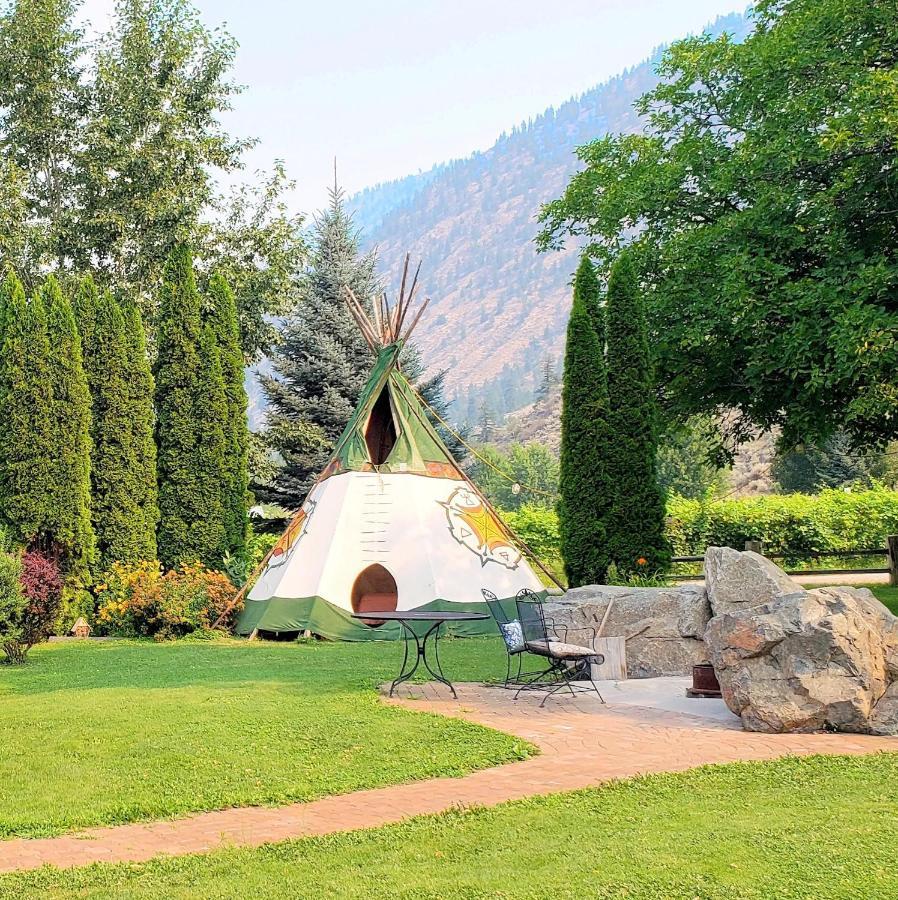 Similkameen Wild Resort & Winery Retreat อซูยูส ภายนอก รูปภาพ