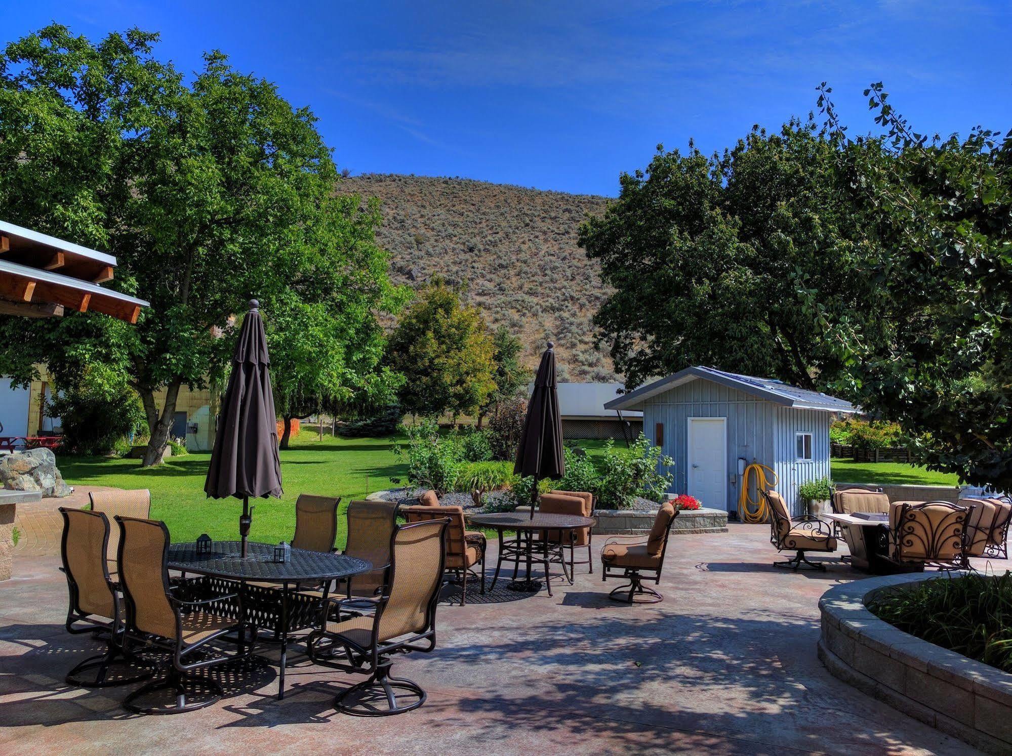 Similkameen Wild Resort & Winery Retreat อซูยูส ภายนอก รูปภาพ